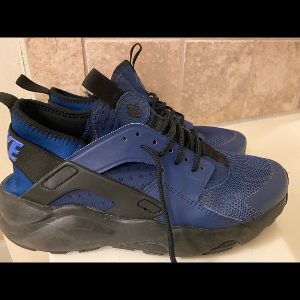 NIKE HUARACHE